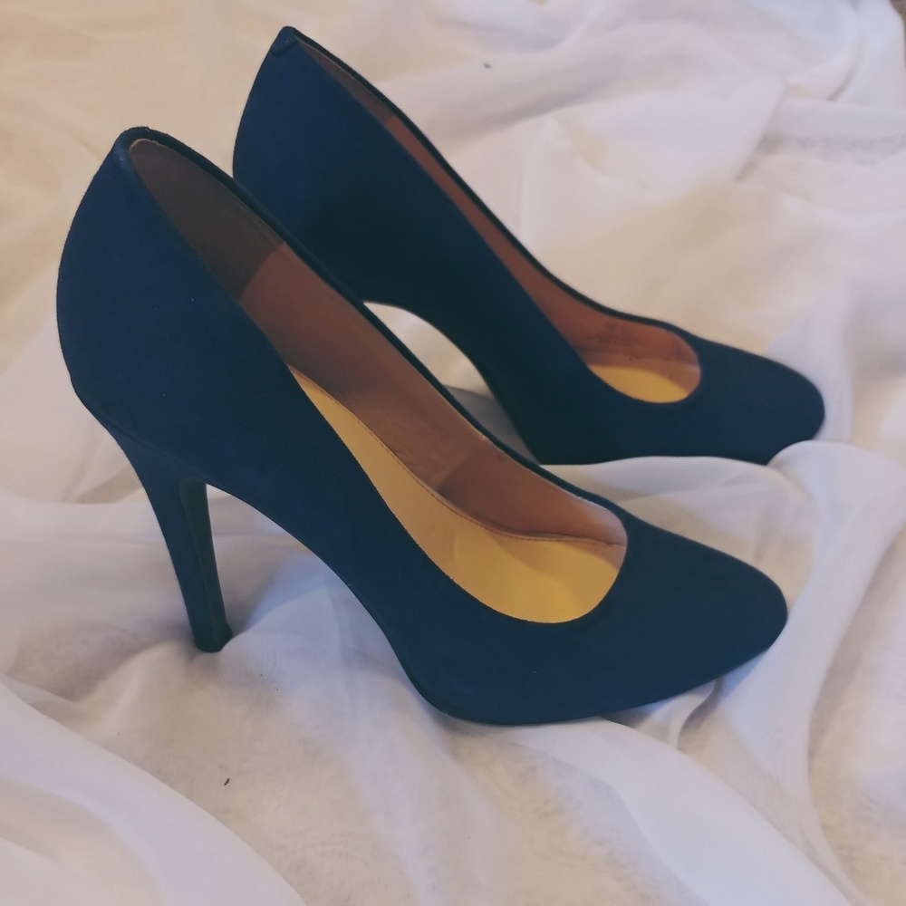 Jessica Simpson pumps